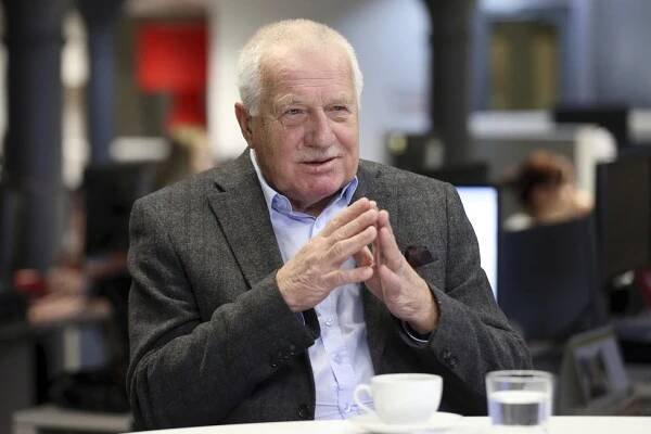 Exprezident Klaus o podpoře Zemana: Drahoš není želé, ale na Hrad nemá