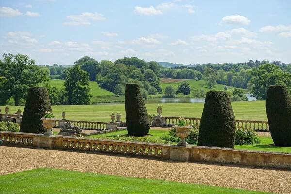 Soubor:Terrace Gardens - Bowood House - Wiltshire, England - DSC00682.jpg – Wikipedie