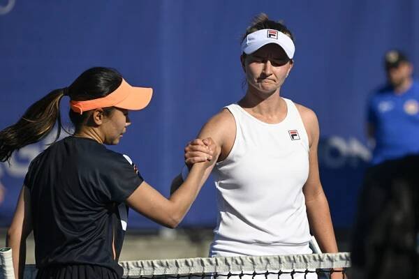 Krejčíková se po konci v Prague Open neubránila slzám, litovala špatného servisu
