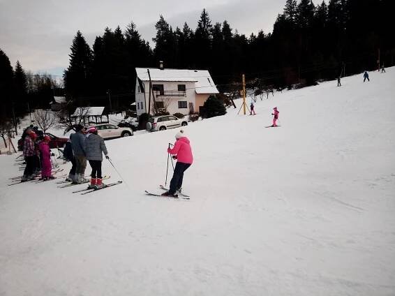 FOTO: Lyžaři na Jablonecku vyrazili do kopců, jezdí se i na malých sjezdovkách