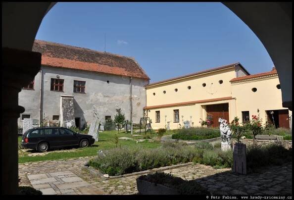 Slatina u Jevišovic – fotografie / hrady-zriceniny.cz