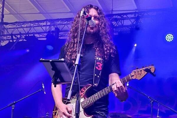 Kapela BASTARD : kontakt : koncert. Ta pravá rocková nálož.