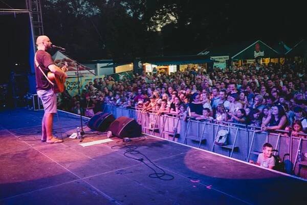 Redakce Lifee.cz si nenechal ujít vyprodaný koncert, který proběhl minulý týden v Ledárnách Braník.