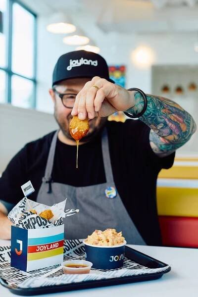 Sean Brock s kuřecími nugetami a dipem v Joylandu; Nejžhavější kuchaři v jižních státech