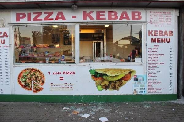 Útočníci vymlátili Gyros na Americké – , | Krimi Plzeň