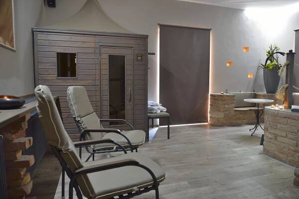 Wellness Via Ironia 3