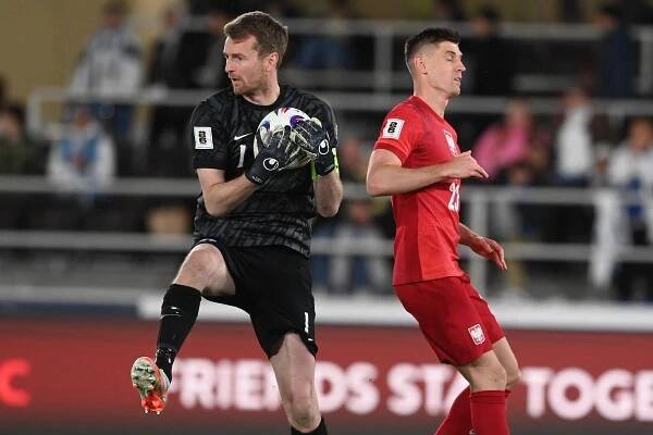 Fínsky brankár slovenského pôvodu opúšťa Leverkusen po mnohých rokoch, odchádza aj z Bundesligy