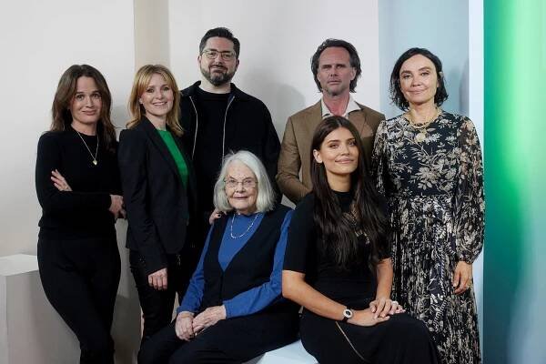 Walton Goggins, Elizabeth Reaser, Lois Smith, Rosie Fellner, Nadia Conners, Eva De Dominici, and Carlos Cuscó at an event for The Uninvited (2024)