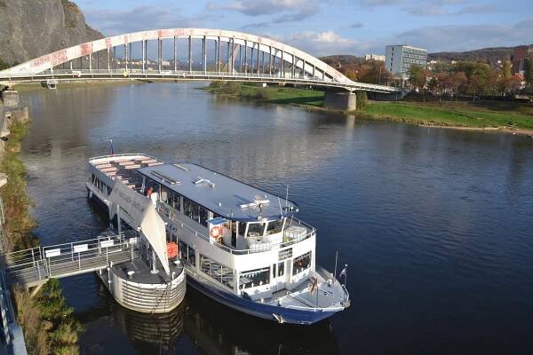 Loď Ústí nad Labem – Děčín – Hřensko – turistická lodní linka T92 | České středohoří