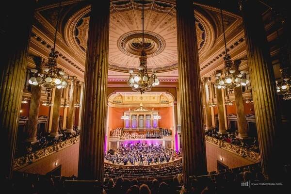 Symfonický orchestr Filmové filharmonie, chlapecký sbor Pueri gaudentes a britská sopranistka Christina Johnston pod vedením japonského dirigenta Chuheie Iwasakiho provedou diváky hudebním světem Star Treku 2. listopadu ve Dvořákově síni pražského Rudolfina.