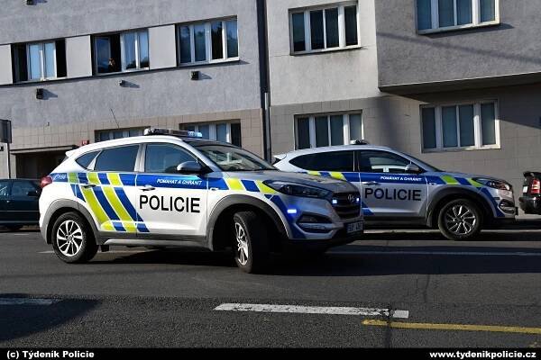 Při zásahu u požáru v suterénu domu zachránili hasiči v Praze 8 lidí a 7 zvířat | Týdeník Policie