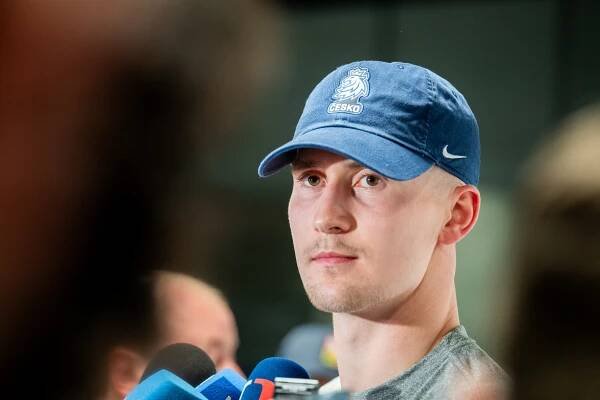 Nečas do zápasu proti Švýcarům nezasáhne. Jeho výstroj do Dánska stále nedorazila