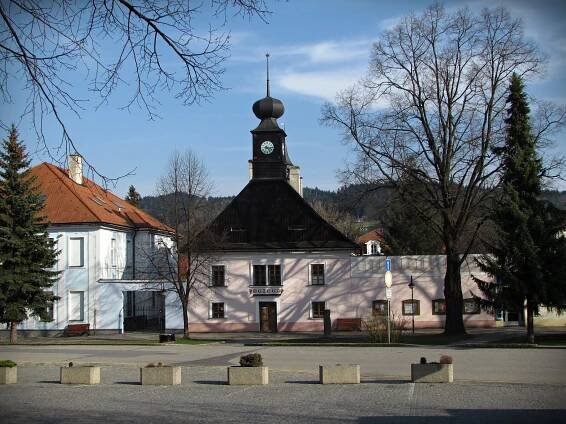 Valašskoklobucké Masarykovo... - Náměstí