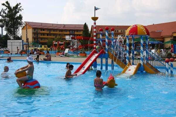 Fotografie z fotogalerie ubytování Chatova osada Family Resort Thermalpark inclusiv v destinaci Patince