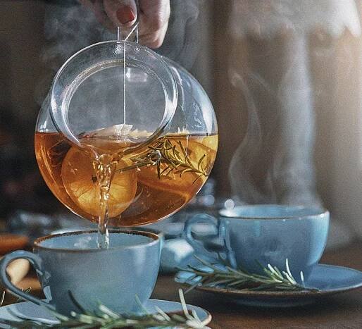 Tea and diabetes: Types, risks, and benefits