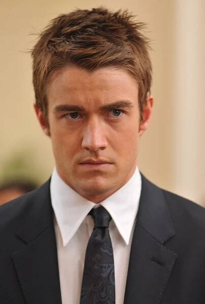Džungle rtěnek - Chapter Seven: Carpe Threesome - Z filmu - Robert Buckley