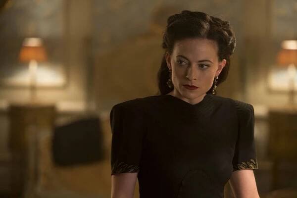 Lara Pulver