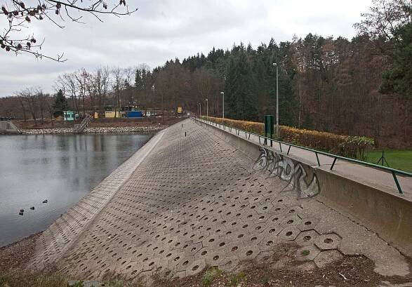 Hostivařská přehrada má nový velín. Praha připravuje i bezpečnostní přeliv