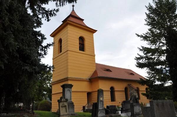 Prackovice nad Labem | Detail hřbitova | Databáze historických hřbitovů