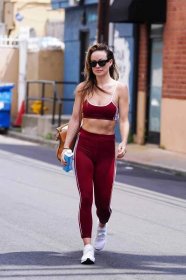 Olivia Wilde Is So Loyal to the Butt-Flattering Leggings I Love, Too