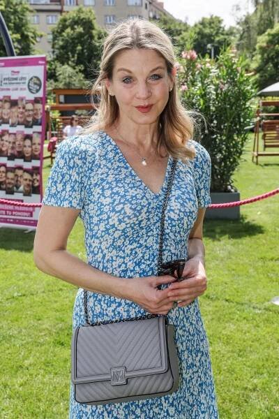 Postavu má jako holčička, ale co ty pytle pod očima? Sabina Laurinová (52) potřebuje odpočinek jako sůl