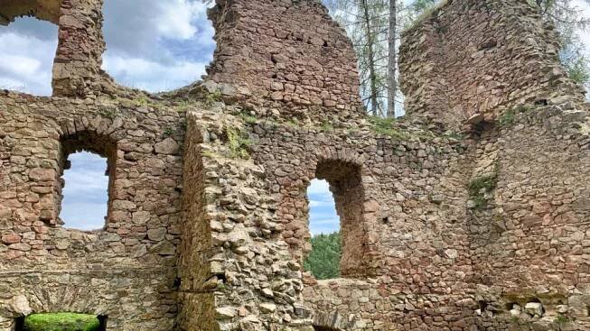 Zřícenina hradu Pořešín u Kaplice na Českokrumlovsku | foto: Pavla Kuchtová,  Český rozhlas,  Český rozhlas
