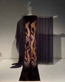 Here is a fashion exhibition not to be missed:

Women Dressing Women at @metmuseum with a Costume Institute collection. 

There&rsquo;s a lot to learn about the contribution of women designers in Fashion since the beginning of the century XX. 

We kn