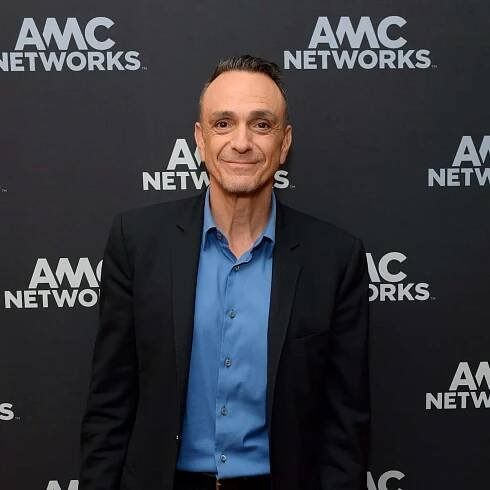 Distinguished actor Hank Azaria posing elegantly Wallpaper