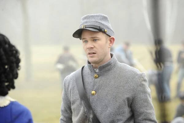 Skladiště 13 - Včelí královna - Z filmu - Aaron Ashmore
