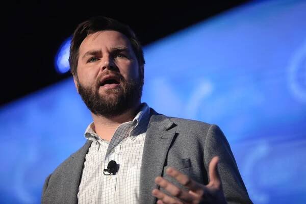 Katolícky autor a politik J. D. Vance: „Ľudia by kvôli svojim deťom mali zostávať aj v nešťastných manželstvách“