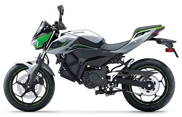 Motocykl Kawasaki Z e-1 stříbrná / 2024 | SMRŽ MOTO