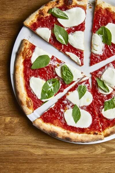 Zmrazená pizza domů italská pizzerie a restaurace