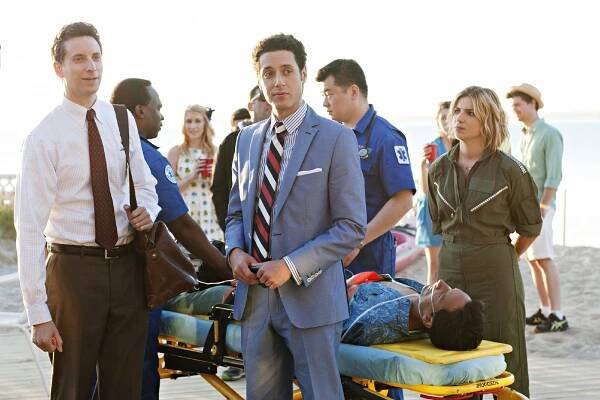 Milionový lékař - Pregnant Paws - Z filmu - Ben Shenkman, Paulo Costanzo, Danny Pudi, Angela Trimbur