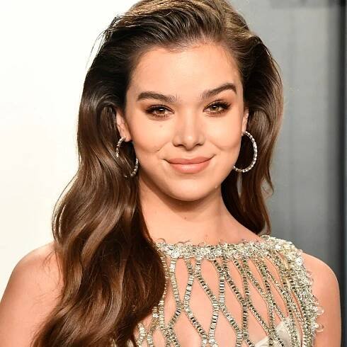 5 Beauty Products Hailee Steinfeld Swears By
