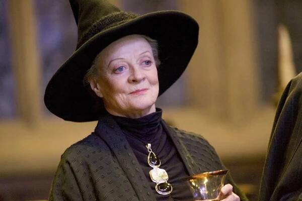 Nezapomenutelná profesorka Minerva McGonagallová ve filmech o Harrym Potterovi. Maggie Smithová