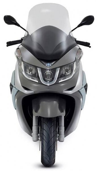 skútr Piaggio X10 125 ie
