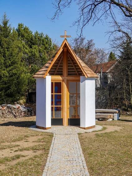 Fotogalerie • Kaplička (Výklenková kaple, kaplička) • Mapy.com