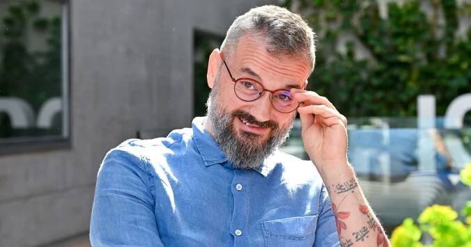Mnoho z nás trpí samotou z množství. Jsme obklopeni lidmi, ale nemáme si co říct, tvrdí Vojtko