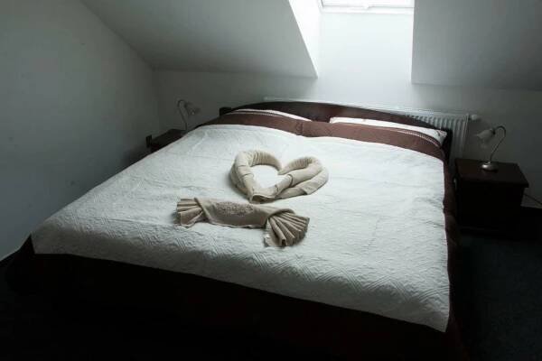 two towels in the shape of hearts on a bed at Čechův dvůr in Louka
