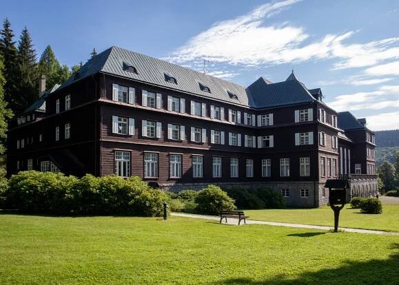Lázně Karlova Studánka – malebná architektura a čistá příroda Jeseníků | PrimaVylety.cz