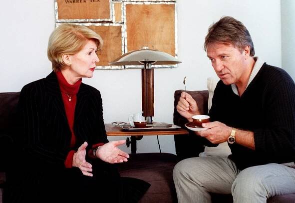 Julia - Eine ungewöhnliche Frau - Abgehört - Z filmu - Christiane Hörbiger, Wolfram Berger