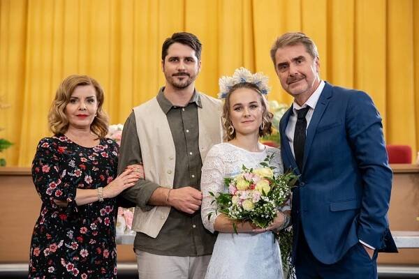 Zuzana Tlučková, Tomáš Majláth, Kristína Barancová, Peter Marcin - Susedia - Bude svadba? - Promo