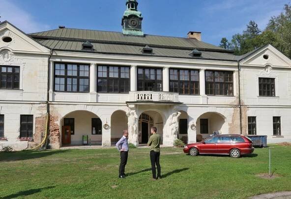 Nový majitel vdechuje zámku v Brandýse nad Orlicí nový život... | Pardubice ŽIVĚ