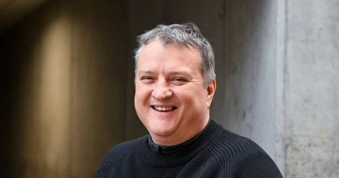 Pankáče v sobě potlačuju, přiznává herec Jeřábek. Hraje ve hře o švédských trojkách a krizi padesátníků