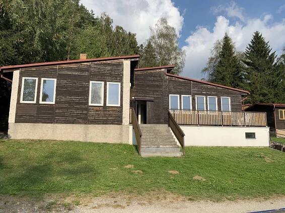 Chaty Dobrá Voda 86 - společenská místnost - pronájem Horní Planá - zvětšit