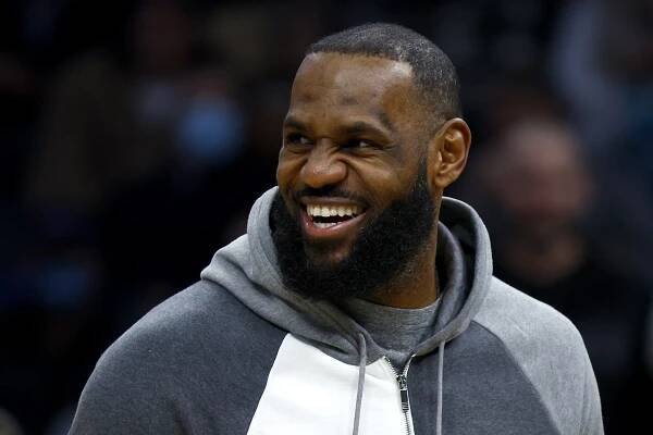 LeBron James Just Gave Us a Glimpse of the New Nike LeBron 21s