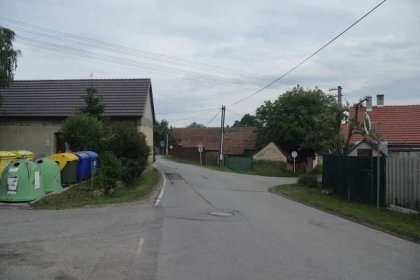 Soubor:South view of Bítešská street in Rapotice, Třebíč District.jpg – Wikipedie