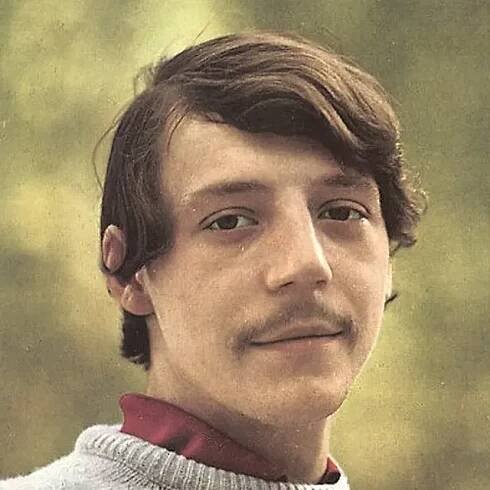 Petr Novák prorazil už se svou první písničkou Já budu chodit po špičkách. Zpočátku mu texty psal kamarád Ivo Plicka, který se podílel i na jeho prvních třech albech. Kolotoč svět, Modlitba za lásku, Ve jménu lásky.