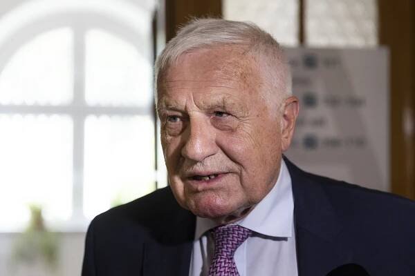 Fotky: Takhle volili Pavel, Zeman a Klaus