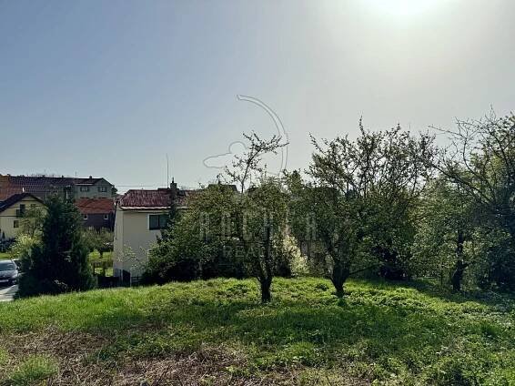 Prodej stavebního pozemku 1 077 m2, kanalizace, Lhota (okres Kladno) | Reality.iDNES.cz 